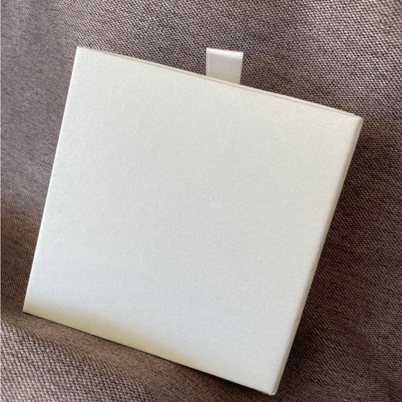 Necklace earring set with box - Picture 8 of 8